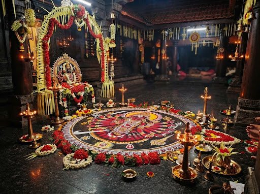 Kalamezhuthum Pattu Ritual Art